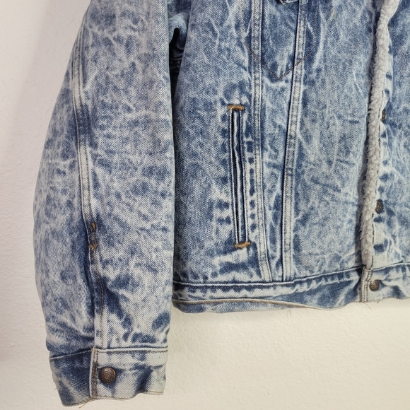 Vintage Levis sherpa lined jean jacket - Picture 6 of 10